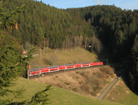 BR 146 Doppelstockzug auf der Schwarzwaldbahn